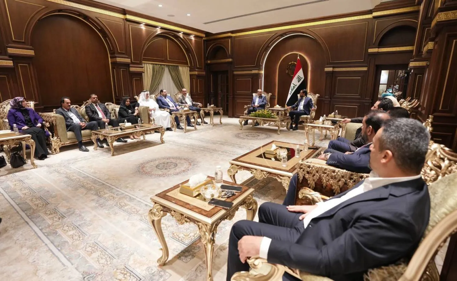 الحلبوسي يلتقي عدداً من أعضاء كتلة «دولة القانون» بحضور عدد من نواب حزب «تقدُّم» في 9 نوفمبر الجاري (البرلمان العراقي)