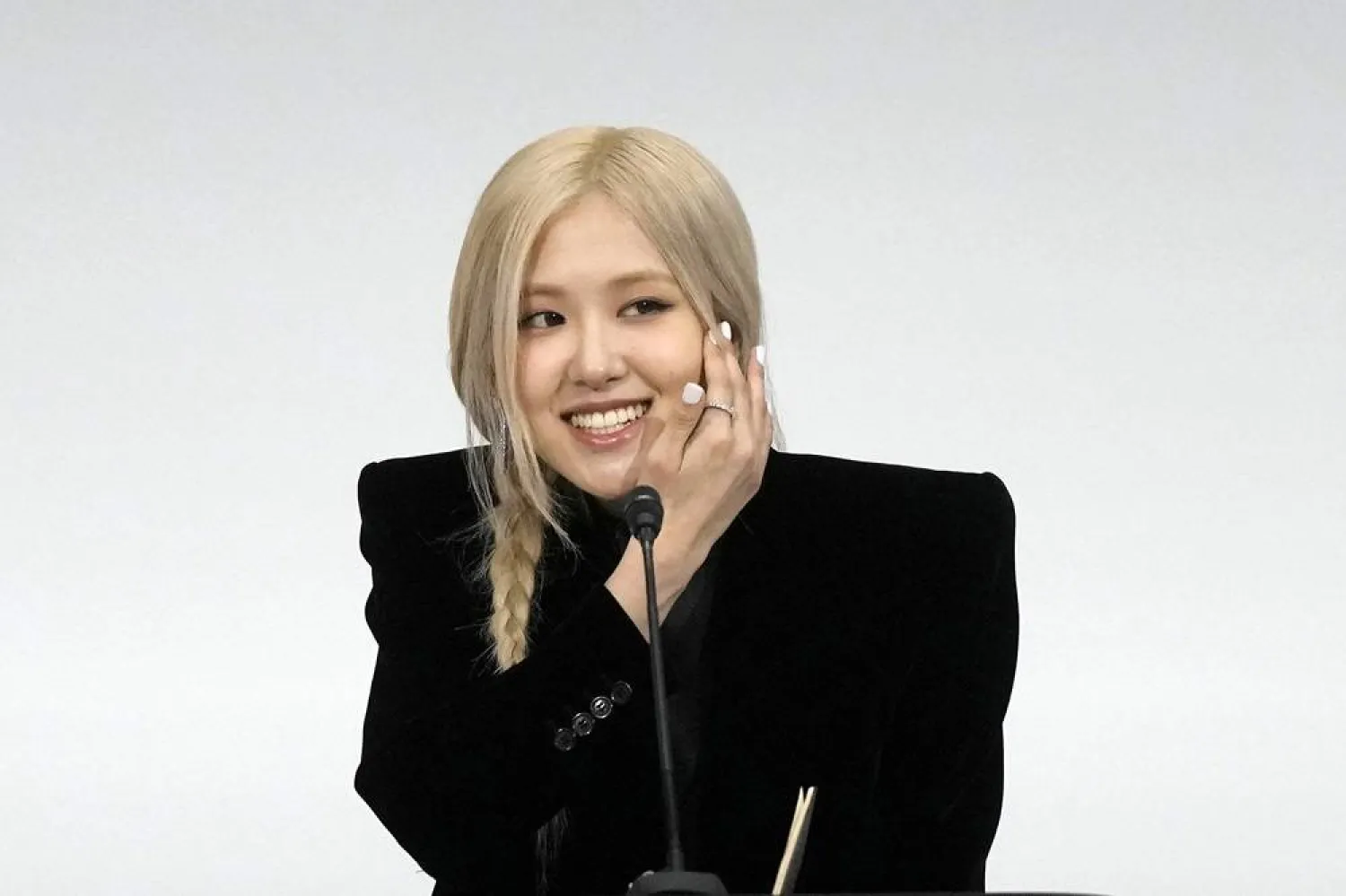  BLACKPINK musical performer Rosé speaks during a discussion on mental health at a spousal program as part of the APEC Leaders' Week at the Apple campus in Cupertino, Calif., Friday, Nov. 17, 2023. (AP)