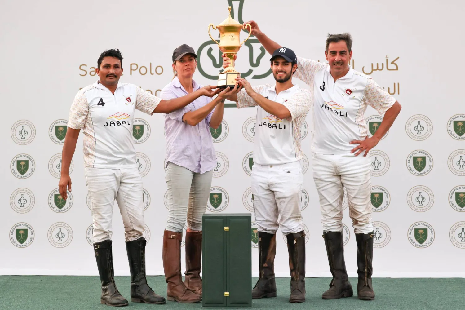 تتويج فريق الرياض بلقب الكأس الذهبية (الشرق الأوسط)