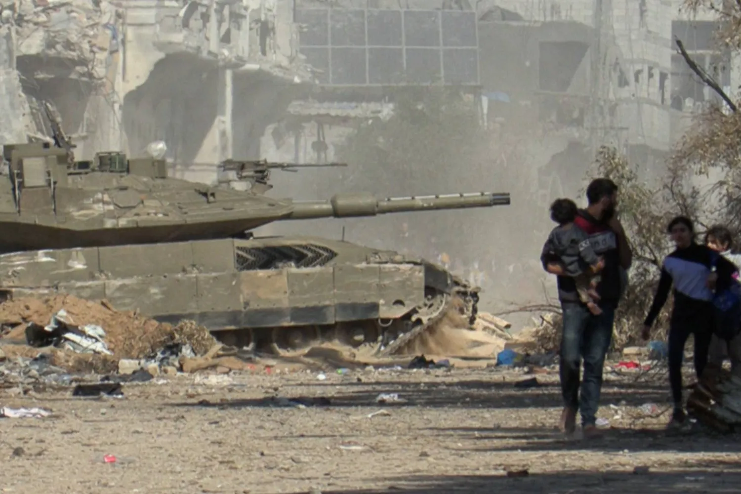 آلية عسكرية إسرائيلية في قطاع غزة (أ.ف.ب)