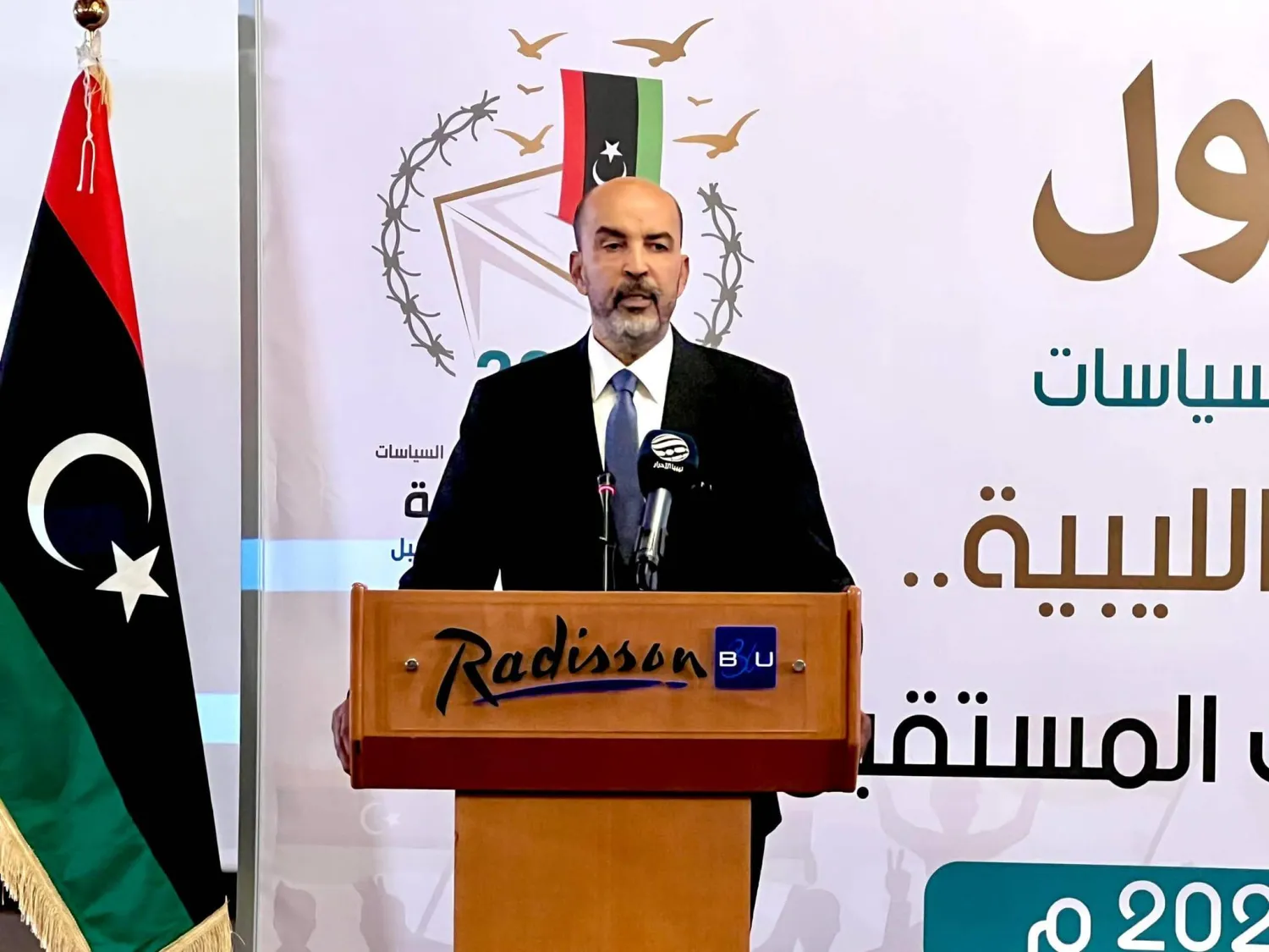 موسى الكوني عضو المجلس الرئاسي الليبي أمام مؤتمر محلي حول الانتخابات (المجلس الرئاسي)