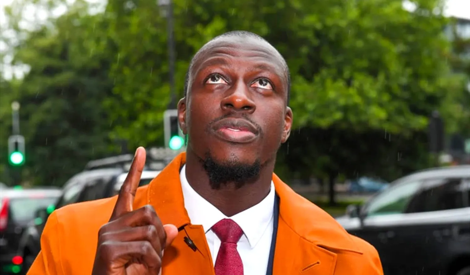 بنيجامين ميندي عقب حصوله على البراءة من كل التهم الموجهة إليه (الشرق الأوسط)