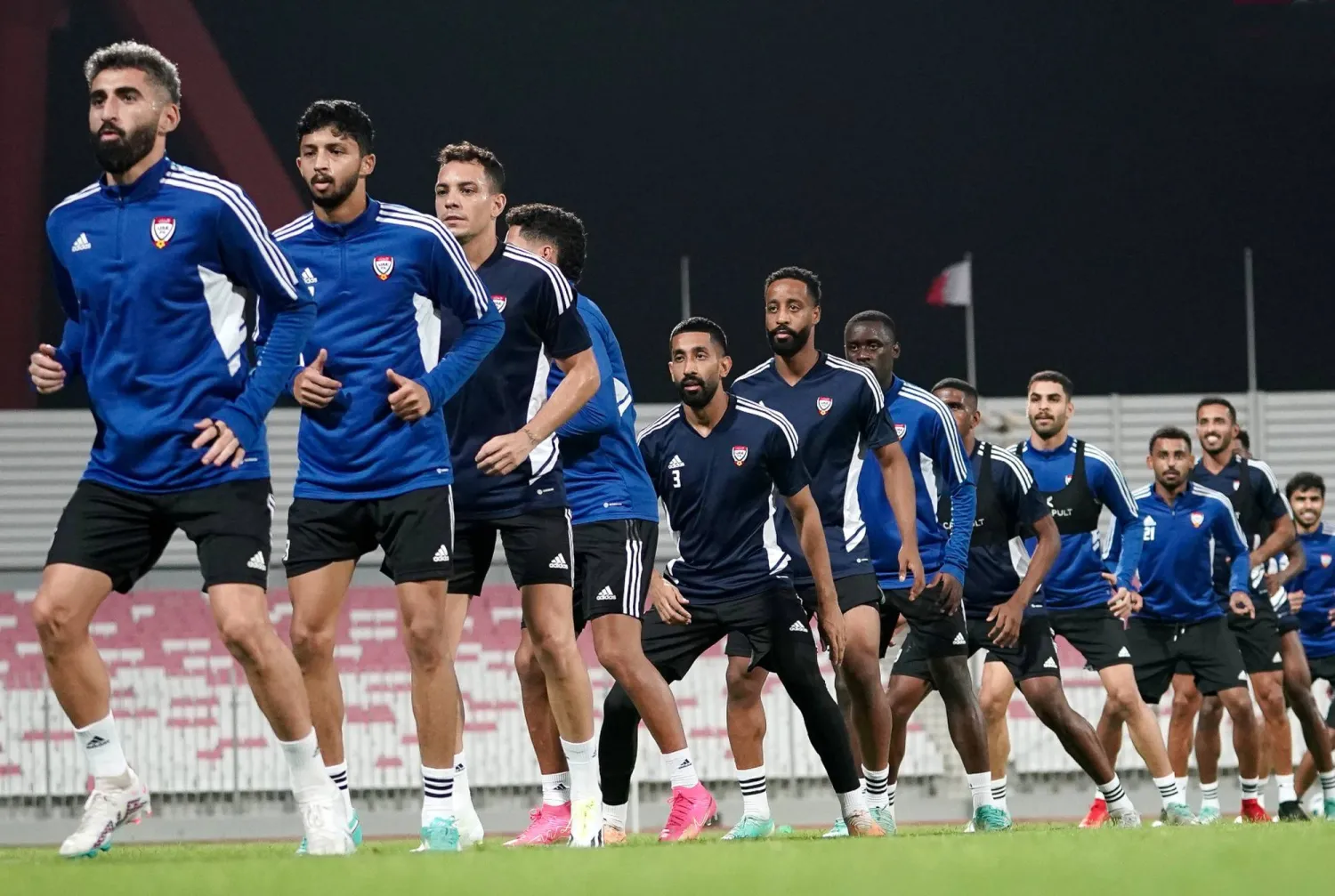 جانب من تدريبات منتخب الإمارات الأخيرة استعداداً للبحرين (الشرق الأوسط)