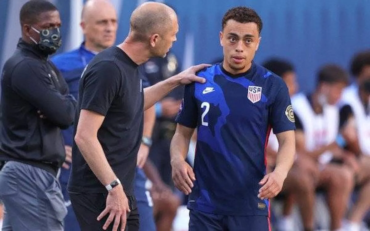 غريغ برهالتر مدرب أميركا برفقة سيرجينيو ديست (منصة إكس)