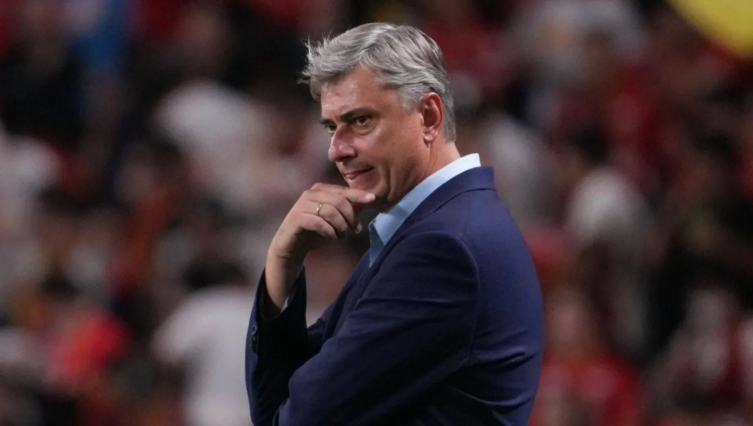 البولندي ماتشي سكورزا مدرب أوراوا (غيتي)