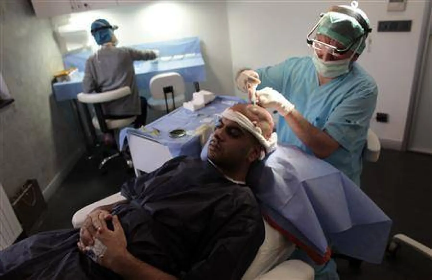 7 خرافات حول عمليات زراعة الشعر!