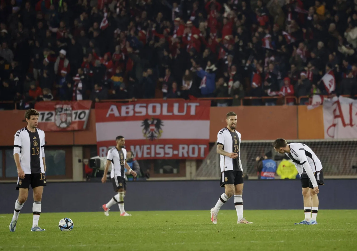 حسرة ألمانية بعد الخسارة من النمسا (رويترز)