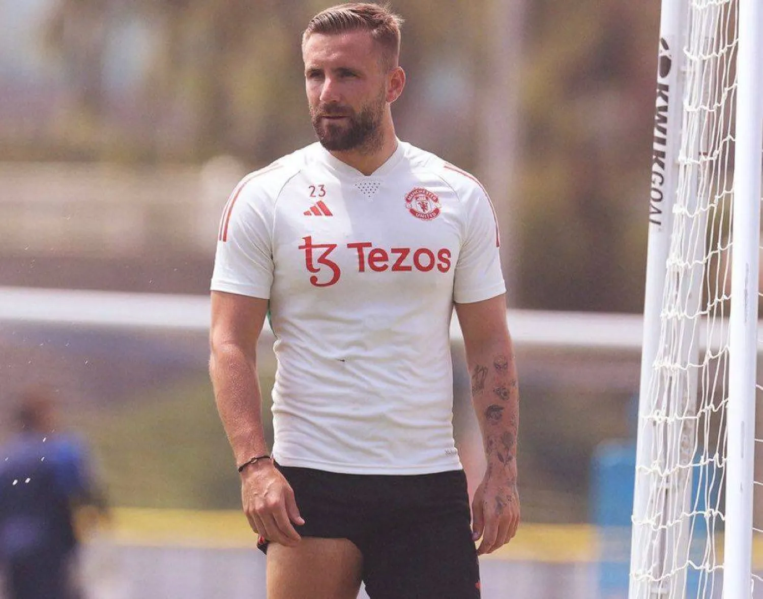 لوك شو غاب عن الفريق 3 أشهر بسبب إصابة عضلية (منصة إكس)