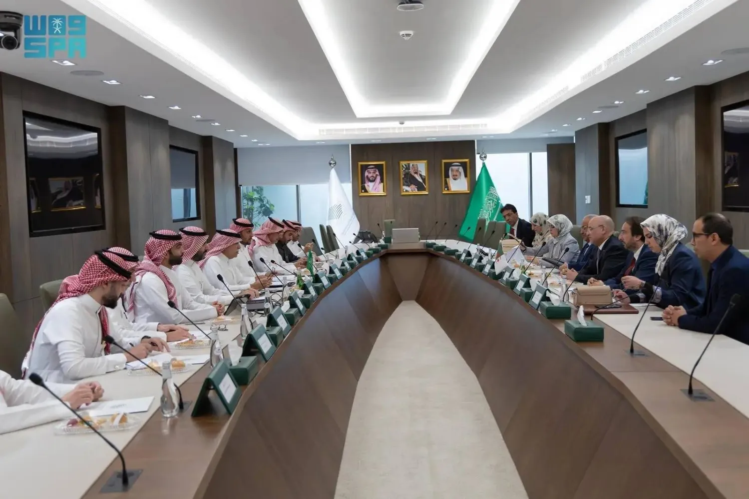 القصبي يلتقي وزير التجارة وترقية الصادرات الجزائري لتعزيز العلاقات التجارية بين البلدين (واس)