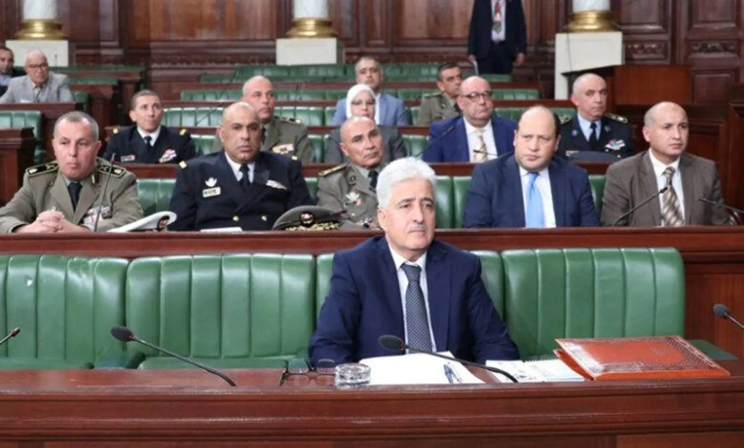 Tunus Savunma Bakanı milletvekillerinin sorularını yanıtlarken (Tunus Temsilciler Meclisi)