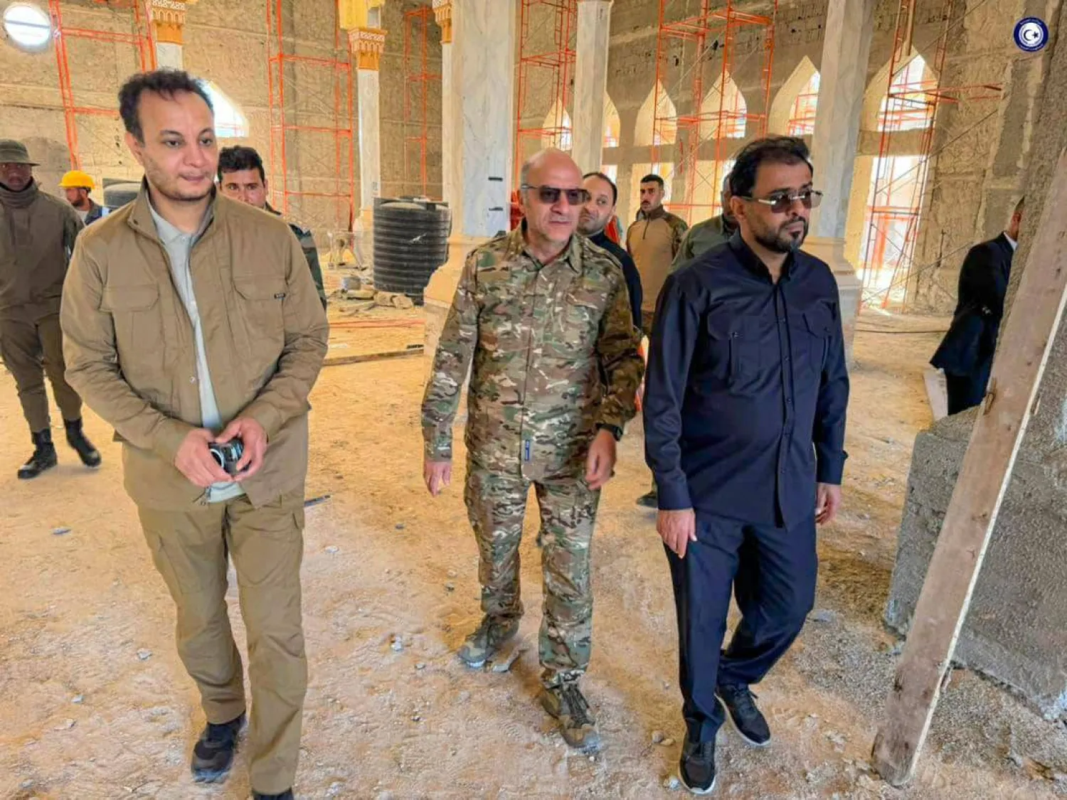 حماد (يمين الصورة) وبالقاسم (يسار) نجل المشير حفتر (الحكومة الليبية)