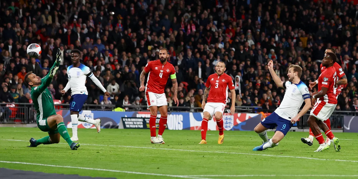 هاري كين وهدف إنجلترا الثاني في شباك مالطا (رويترز)