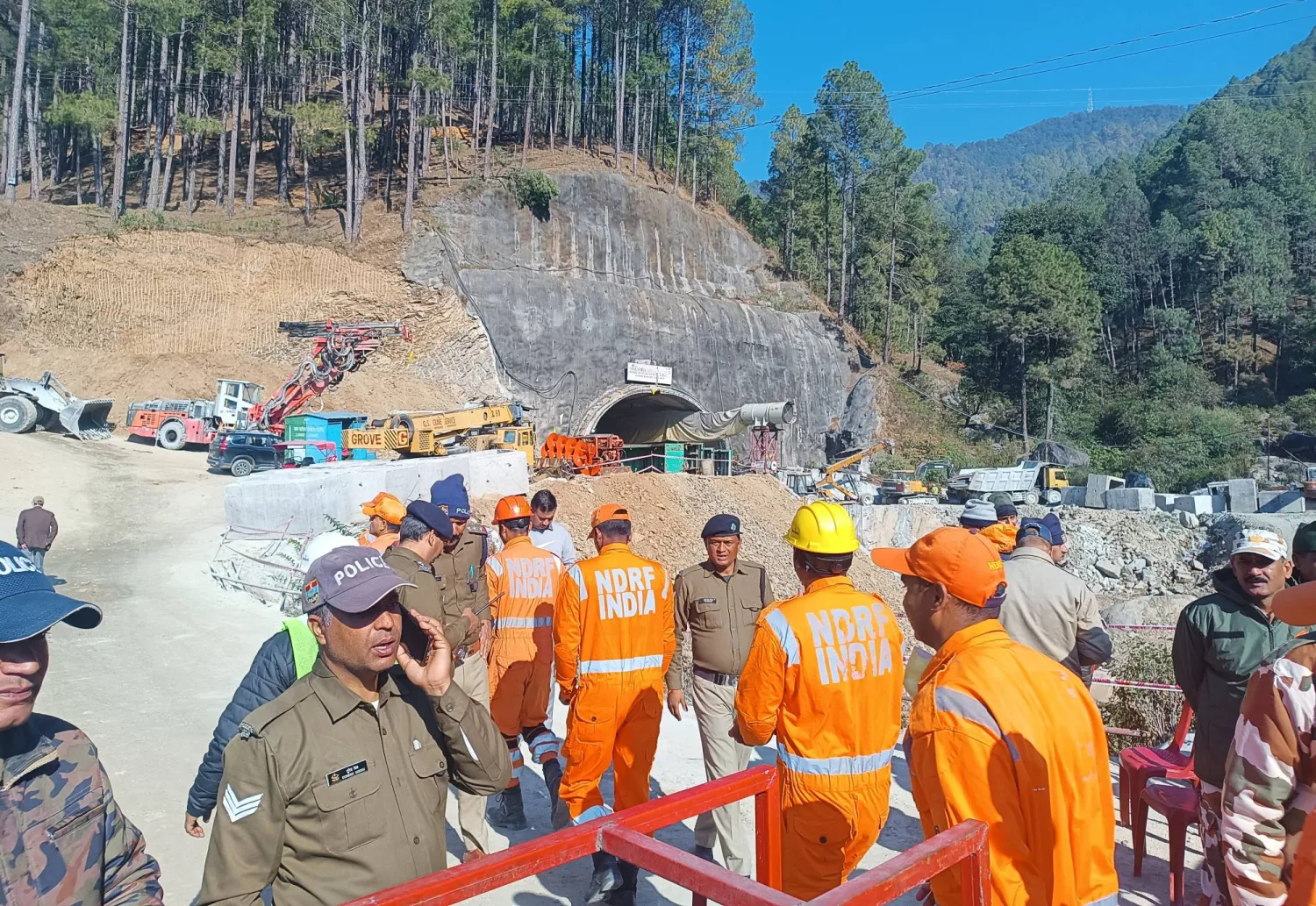 Rescue workers near the site of a tunnel collapse on the Brahmakal Yamunotri National Highway in Uttarkashi, India, 23 November 2023. EPA/ABHYUDAYA KOTNALA