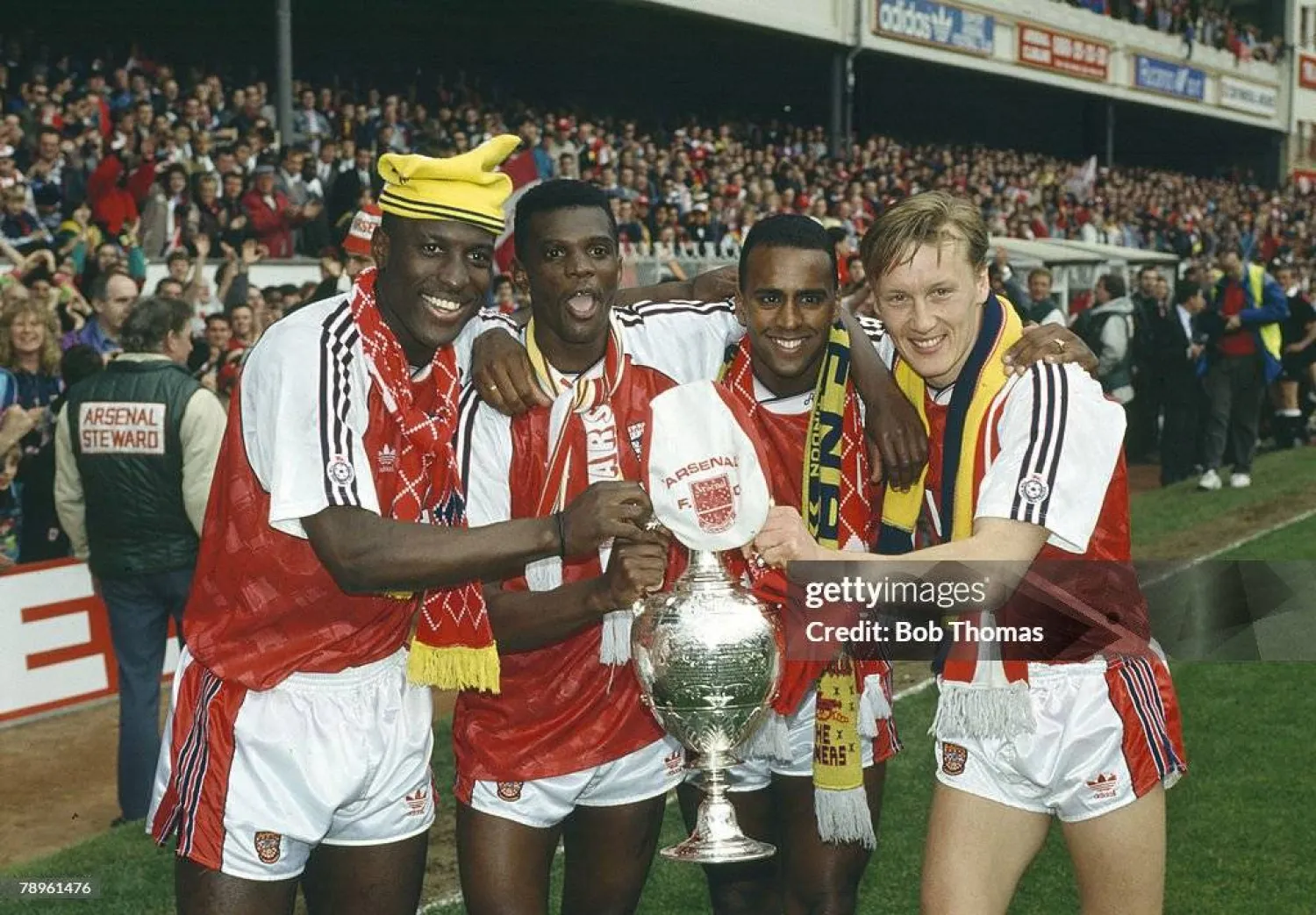 فاز آرسنال ببطولة الدوري عام 1991 رغم خصم نقطتين من رصيده (غيتي)