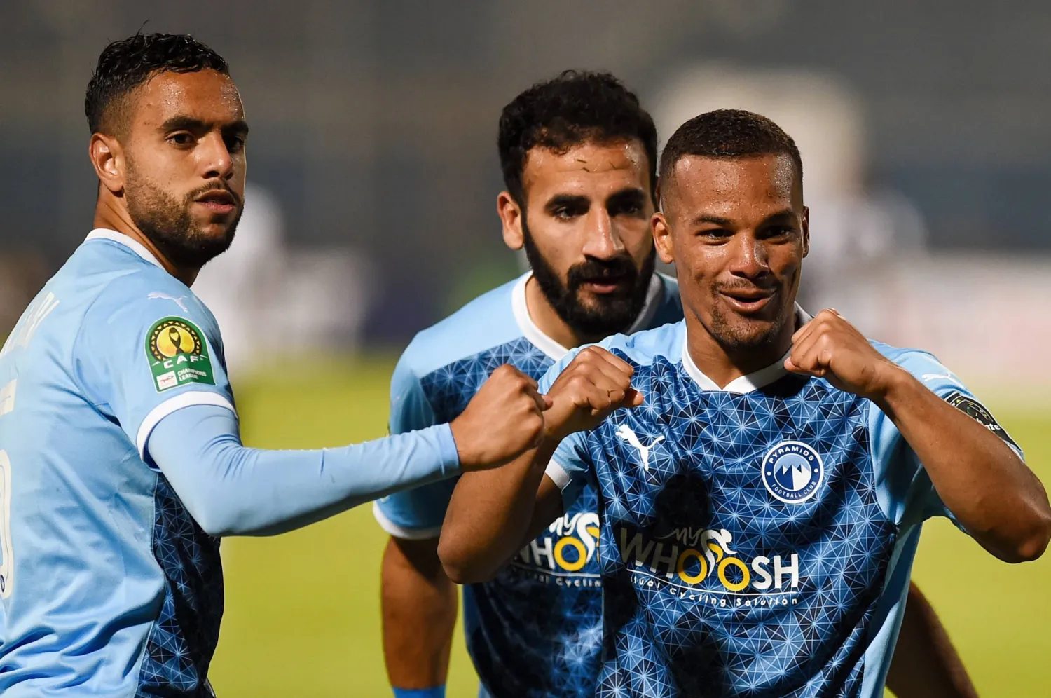 لاعبو بيراميدز يحتفلون بهدف الفوز أمام مازيمبي (نادي بيراميدز)