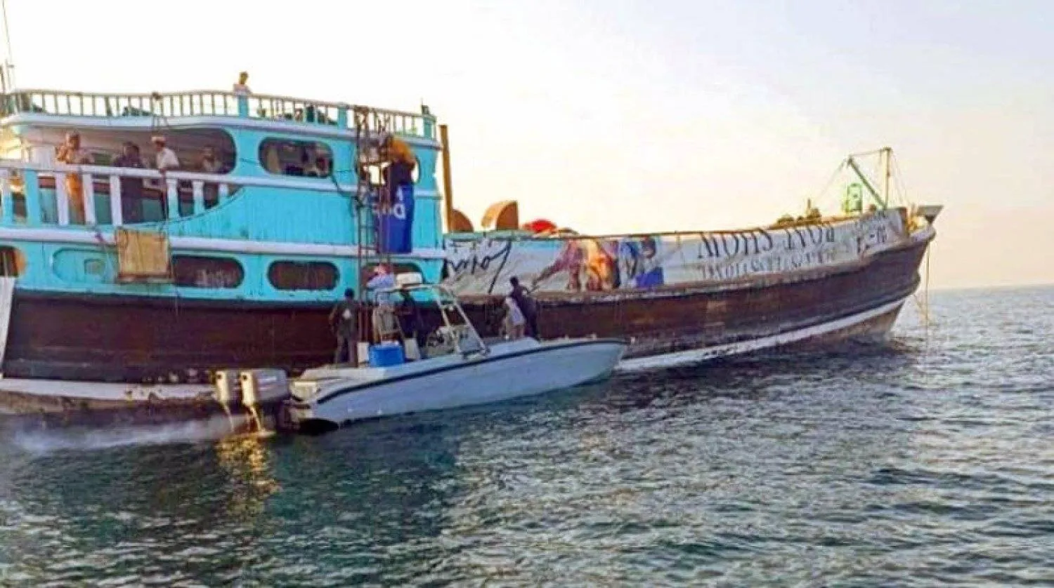 سفينة إيرانية ضبتها البحرية اليمنية محملة بالمخدرات قرب جزيرة سقطرى (إعلام حكومي يمني)