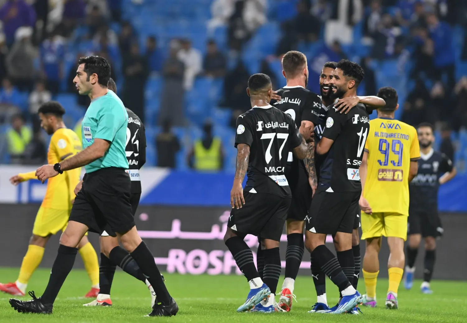 فرحة هلالية تكررت 9 مرات أمام الحزم (تصوير: بشير صالح)