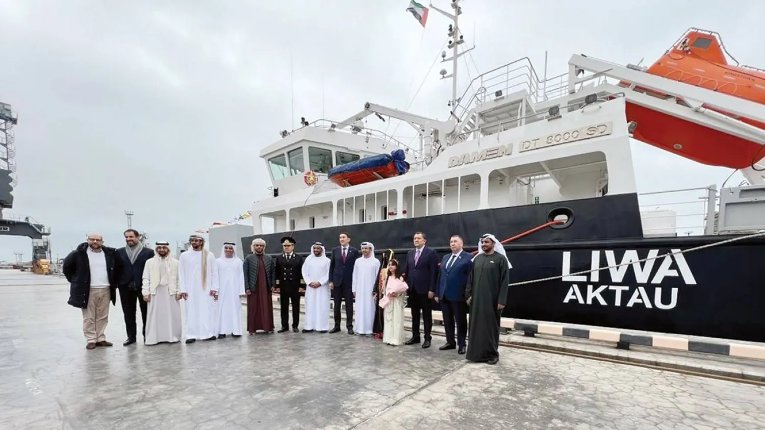 خلال حفل تدشين إطلاق سفينتين لنقل النفط الكازاخستاني إلى أذربيجان (وام)