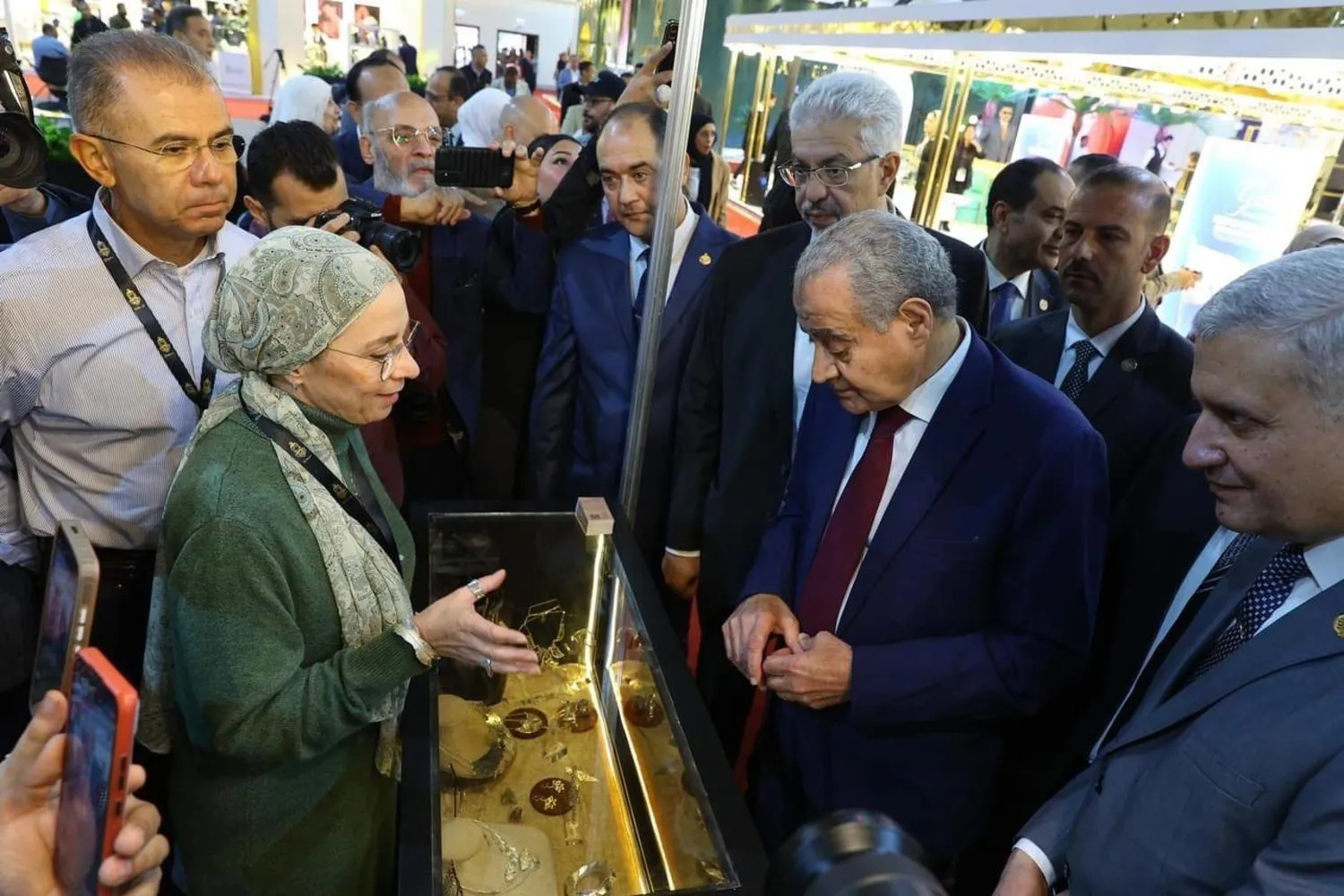 Mısır Tedarik ve İç Ticaret Bakanı Ali Musaylihi (pazar günü) Mısır'da uluslararası bir altın sergisi açtı (Facebook)
