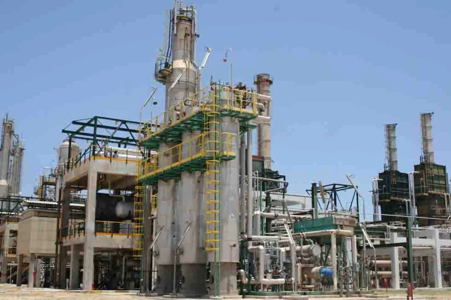 المؤسسة الوطنية للنفط تقول إن لديها خطة تتضمن مشاريع لتحقيق الاستقرار في الإنتاج (موقع شركة الزاوية لتكرير النفط)