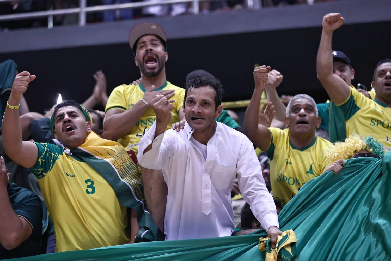 جماهير الخليج سجلت وقفة تاريخية مع فريقها آسيويا (تصوير: عيسى الدبيسي)