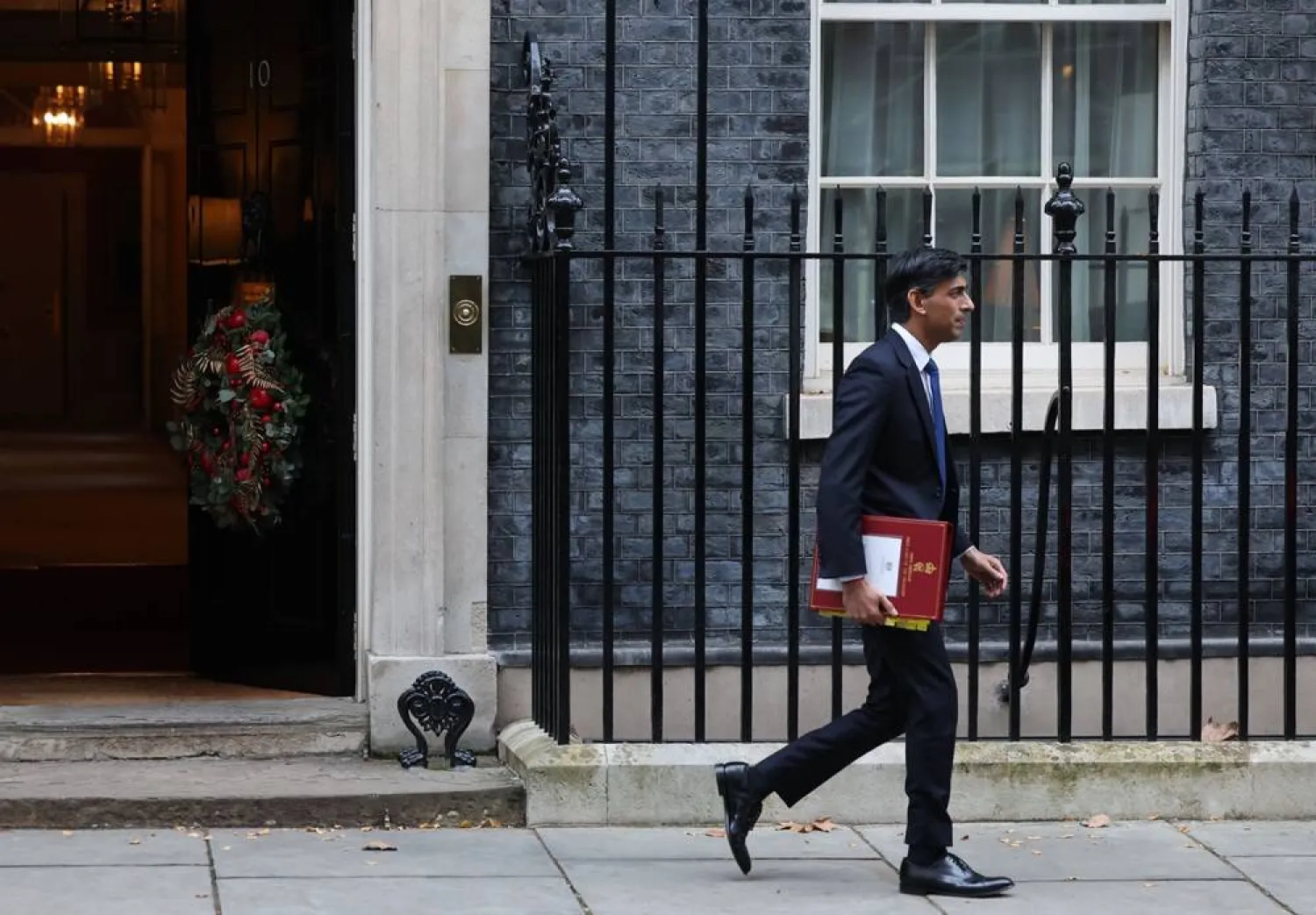 Britain’s Prime Minister Rishi Sunak departs Downing Street in London, Britain, 29 November 2023. (EPA)