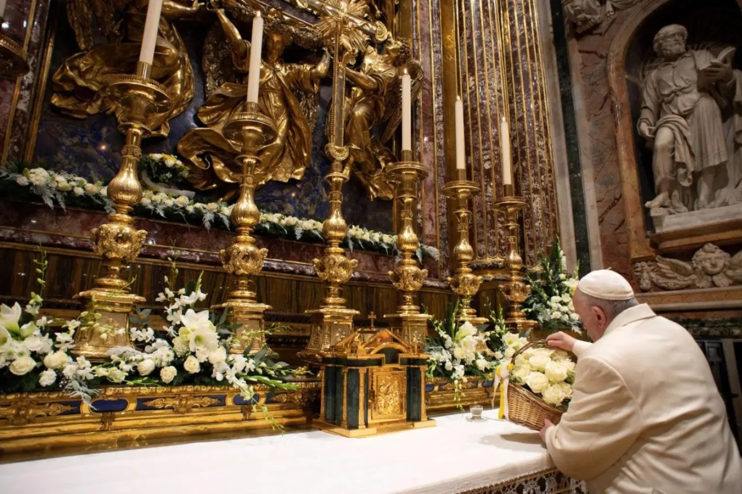 Papa'nın mezarının yer alacağı bazilika, 5. yüzyıldan kilise kalıntıları üzerine kuruldu (Reuters)