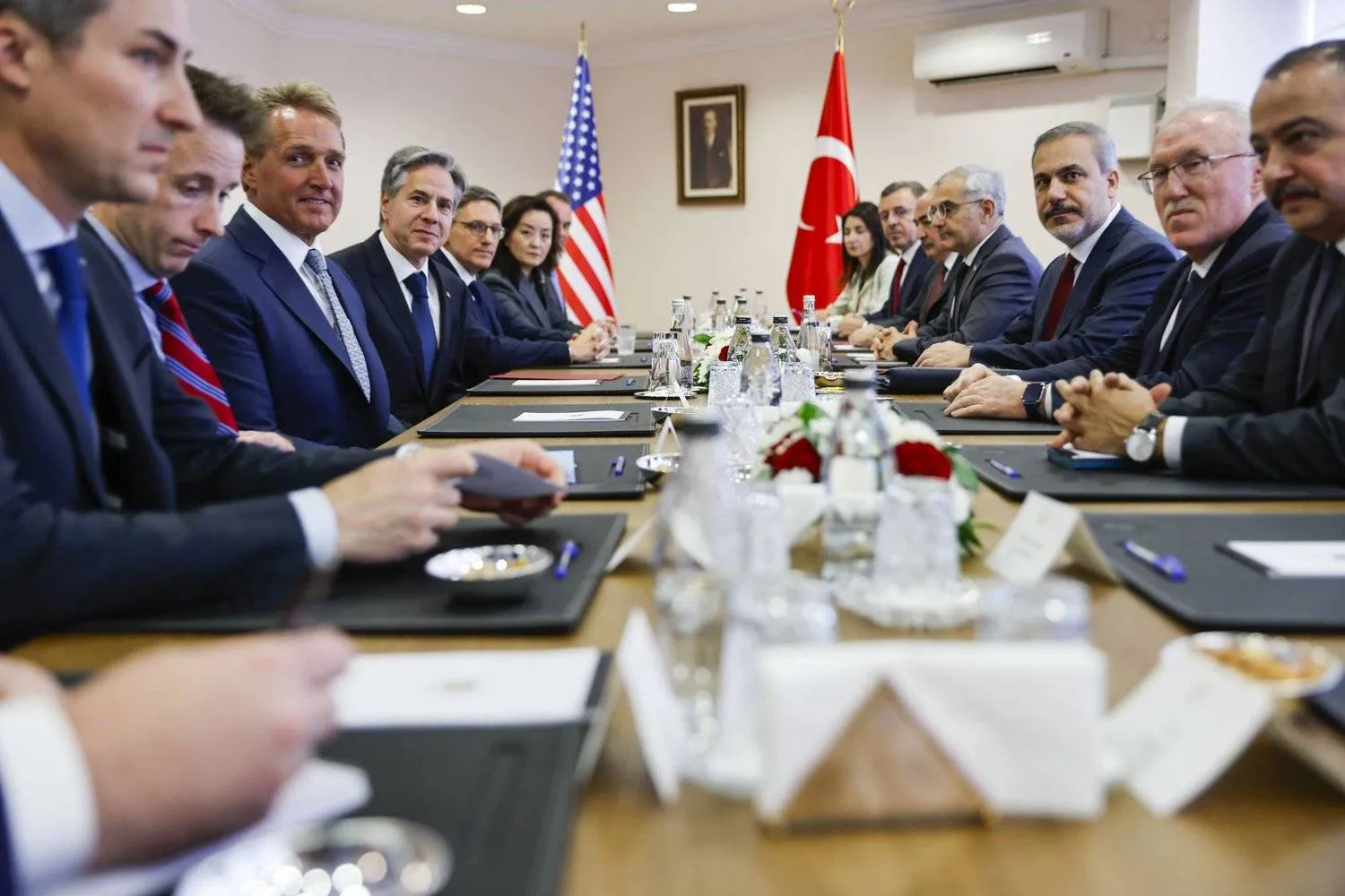 Turkish Foreign Minister Hakan Fidan in a meeting with his US counterpart Antony Blinken, who visited Ankara on November 6 to discuss the Gaza war. (AP)  