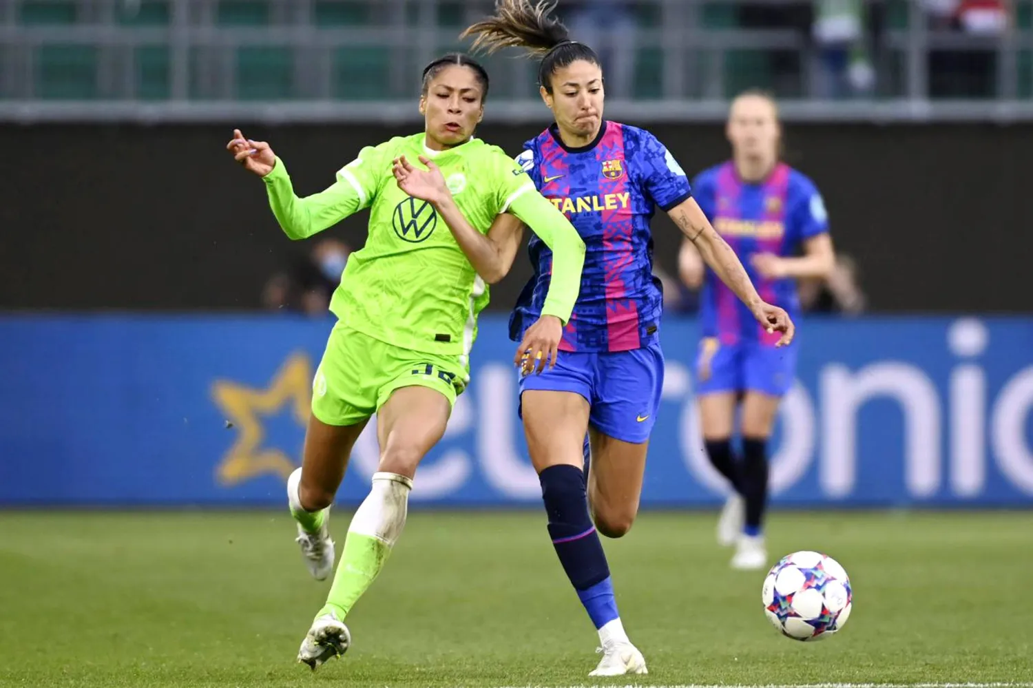 جانب من مواجهات دوري أبطال أوروبا للسيدات بين برشلونة الإسباني وفولفسبورغ الألماني (الشرق الأوسط)