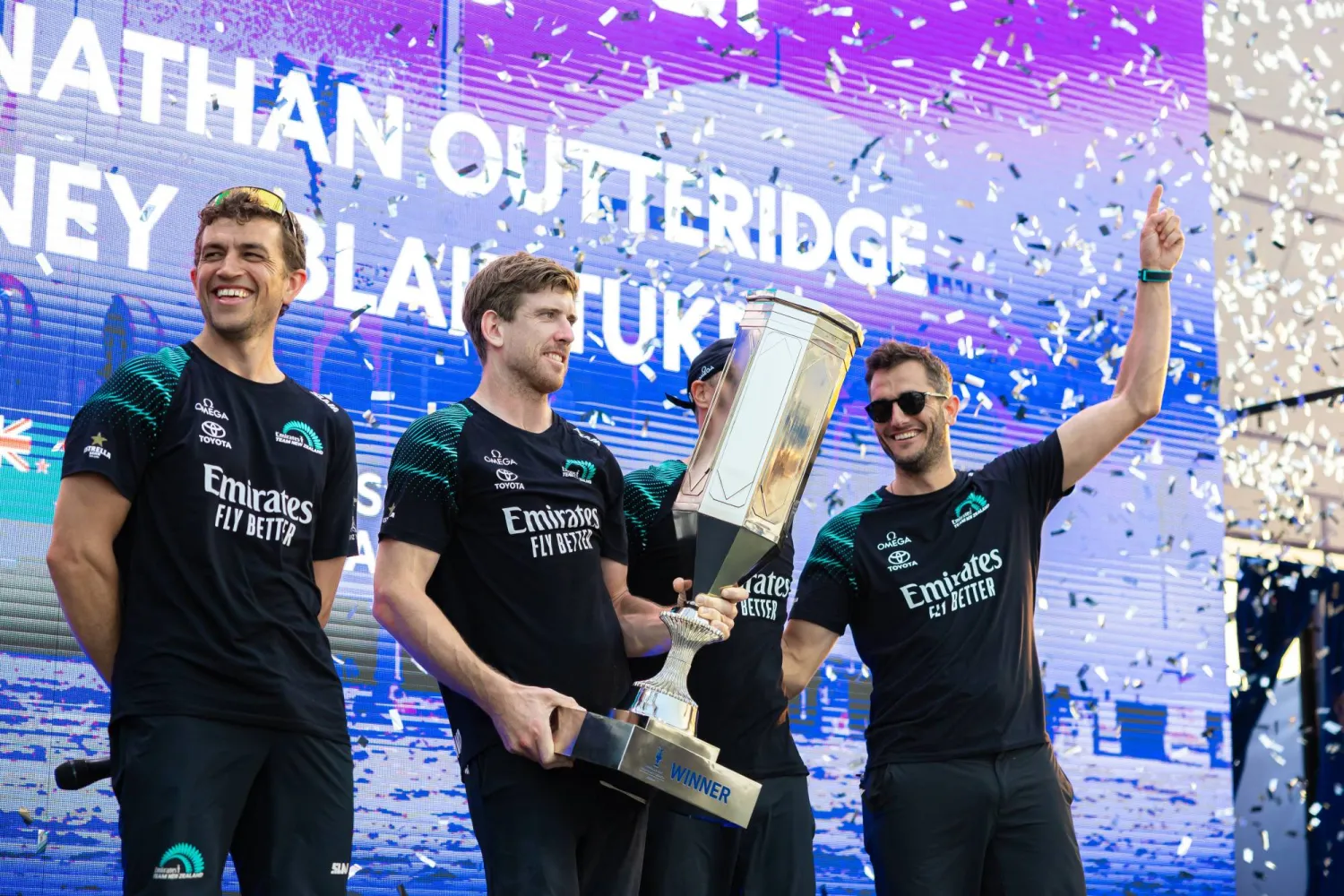 الفريق النيوزيلندي خلال التتويج (الشرق الأوسط)