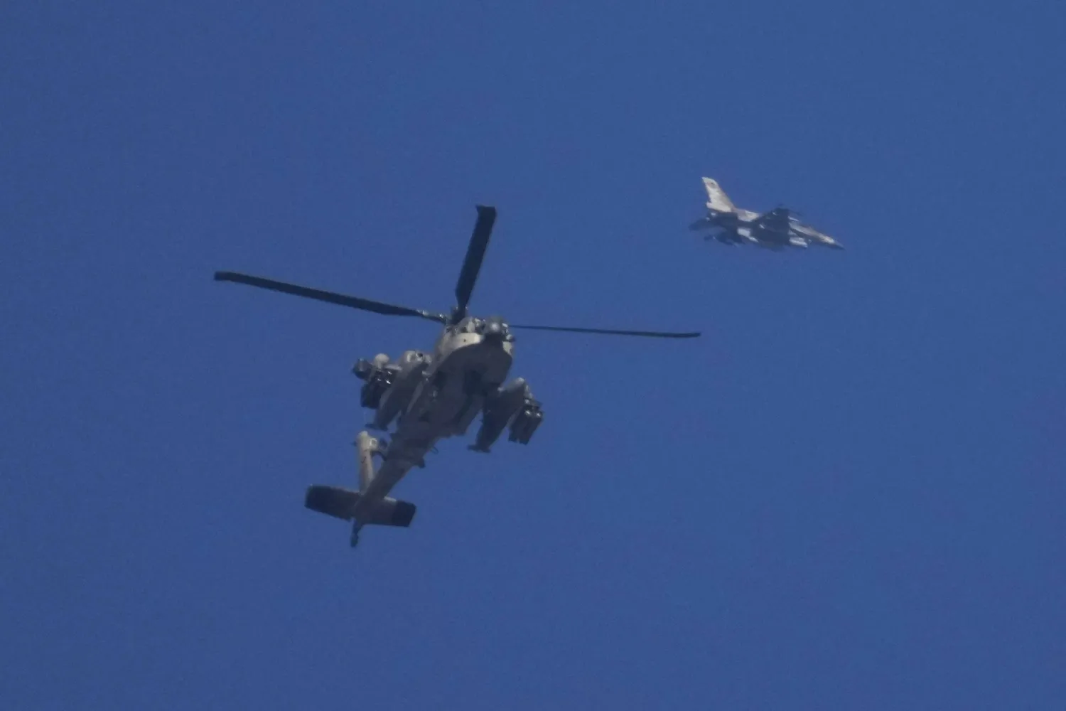 طائرة «أباتشي» إسرائيلية (أ.ب)