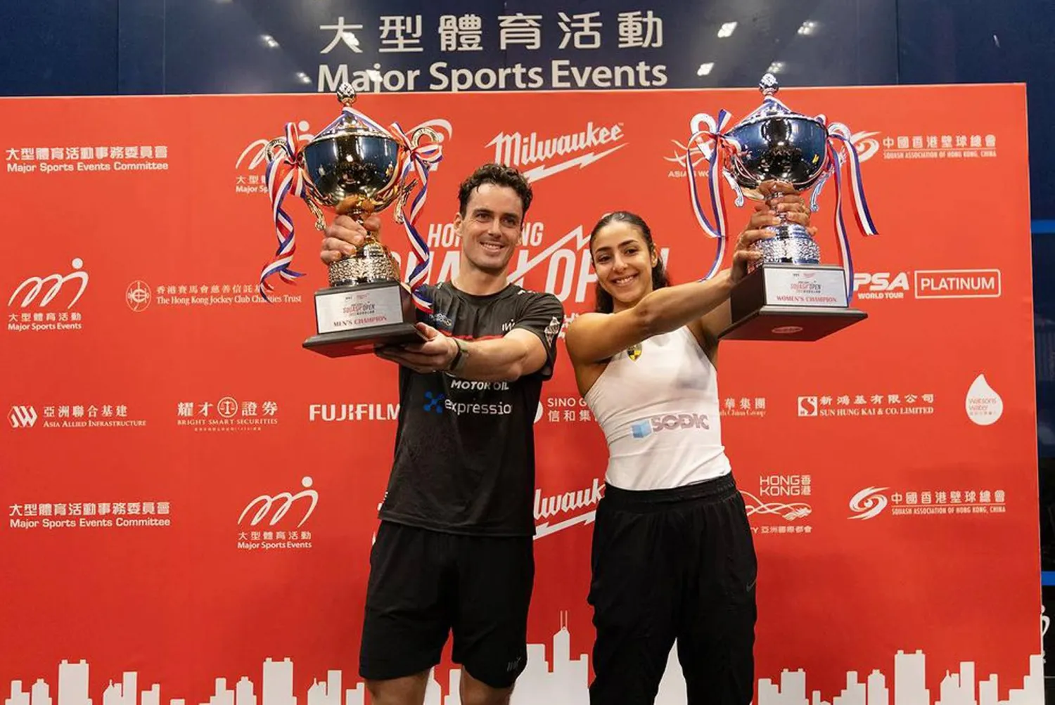 تتويج المصرية هانيا الحمامي ببطولة هونغ كونغ المفتوحة للإسكواش للسيدات وتتويج النيوزيلندي بول كول لفئة الرجال (الشرق الأوسط)