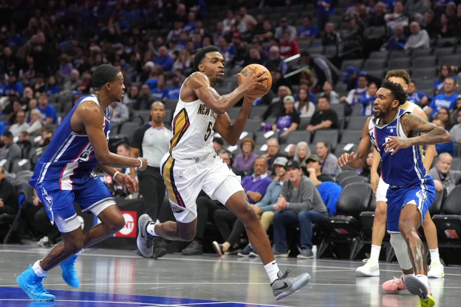 بيليكانز حجز مكانه في دور الأربعة (رويترز)