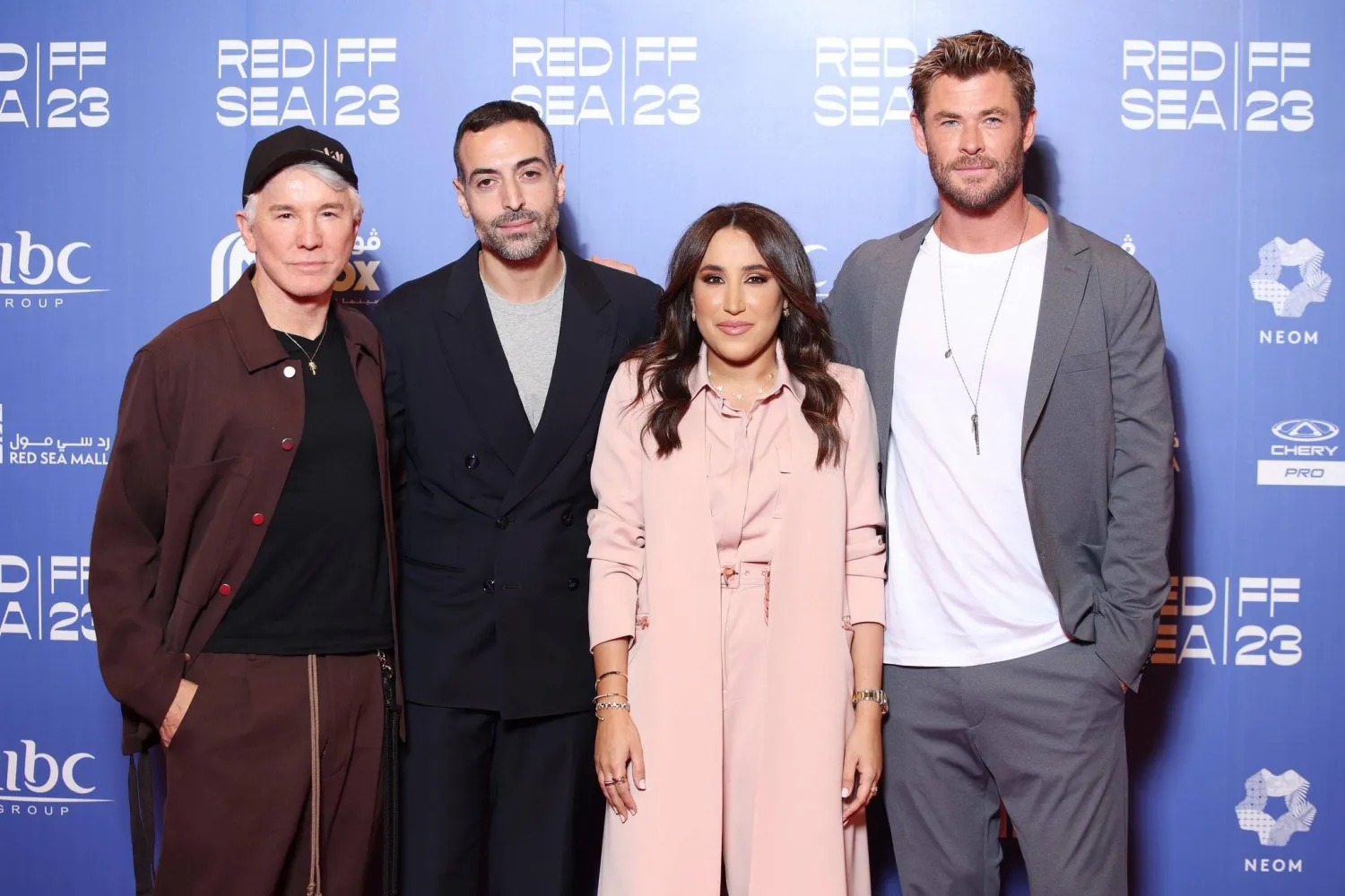 جمانا الراشد ومحمد التركي يستقبلان هيمسورث ولورمان (مؤسسة البحر الأحمر) 