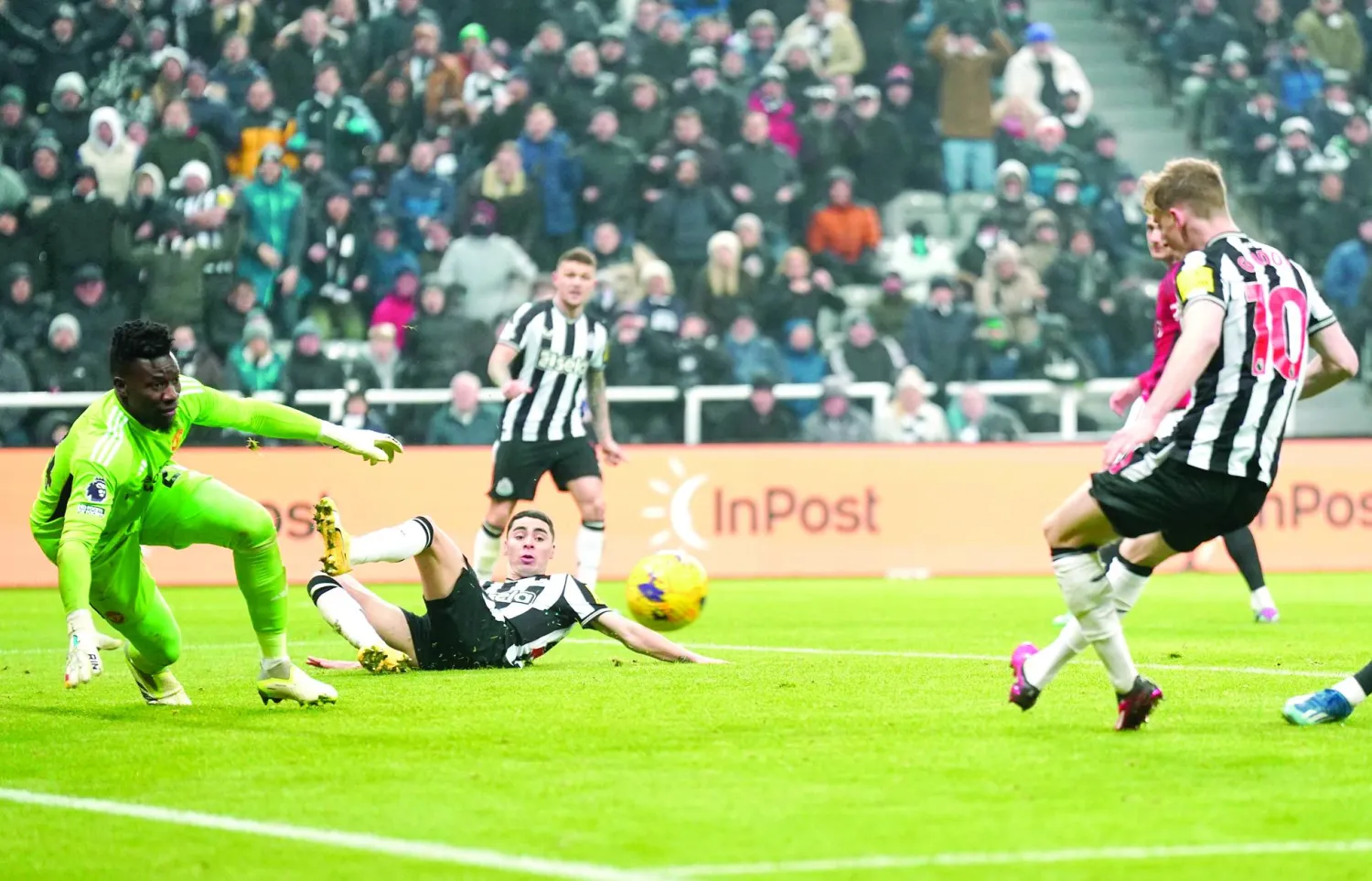 أنتوني غوردون (يمين) وهدف فوز نيوكاسل على مانشستر يونايتد (ب.أ)