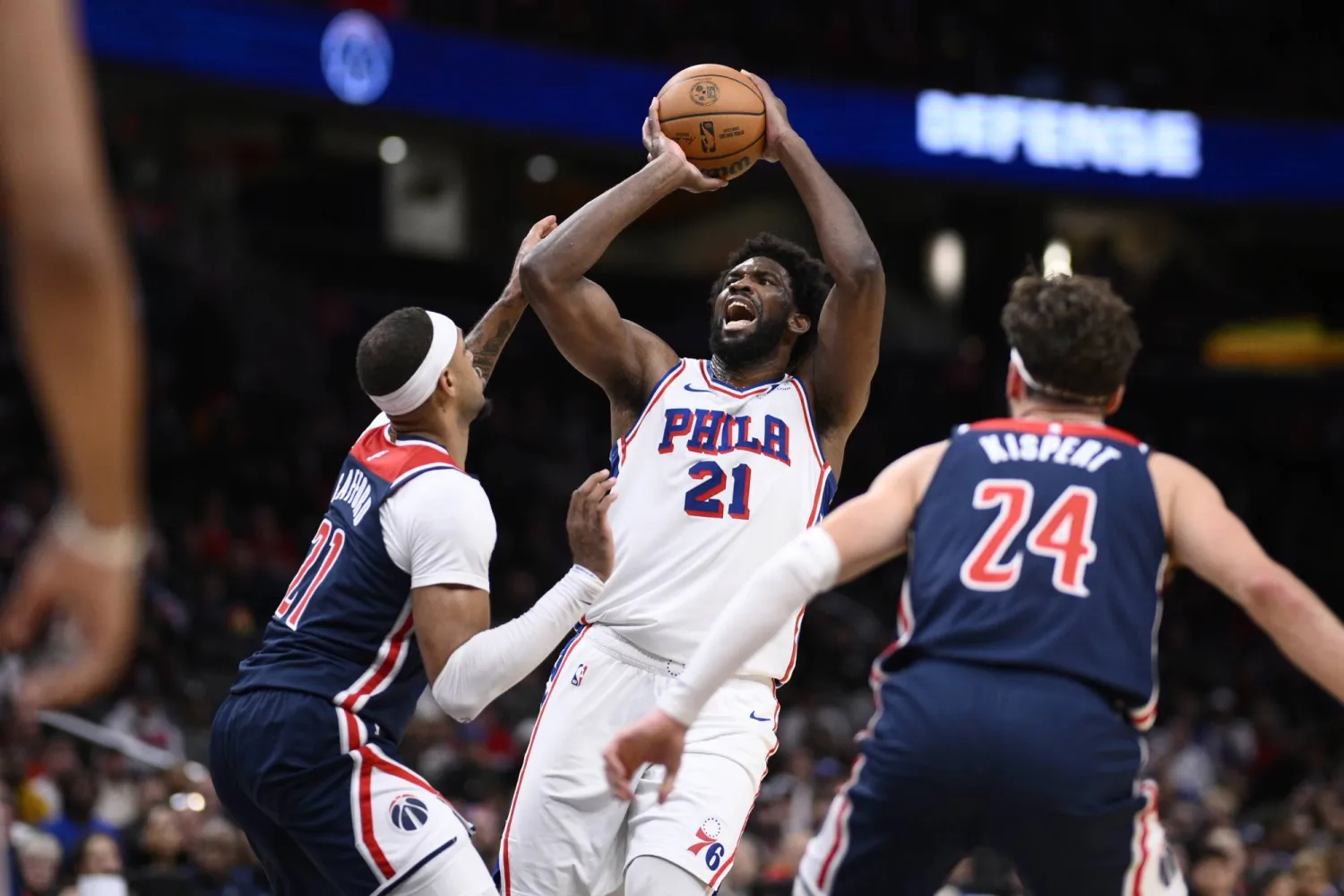 جويل إمبيد نجم سيكسرز (أ.ب)