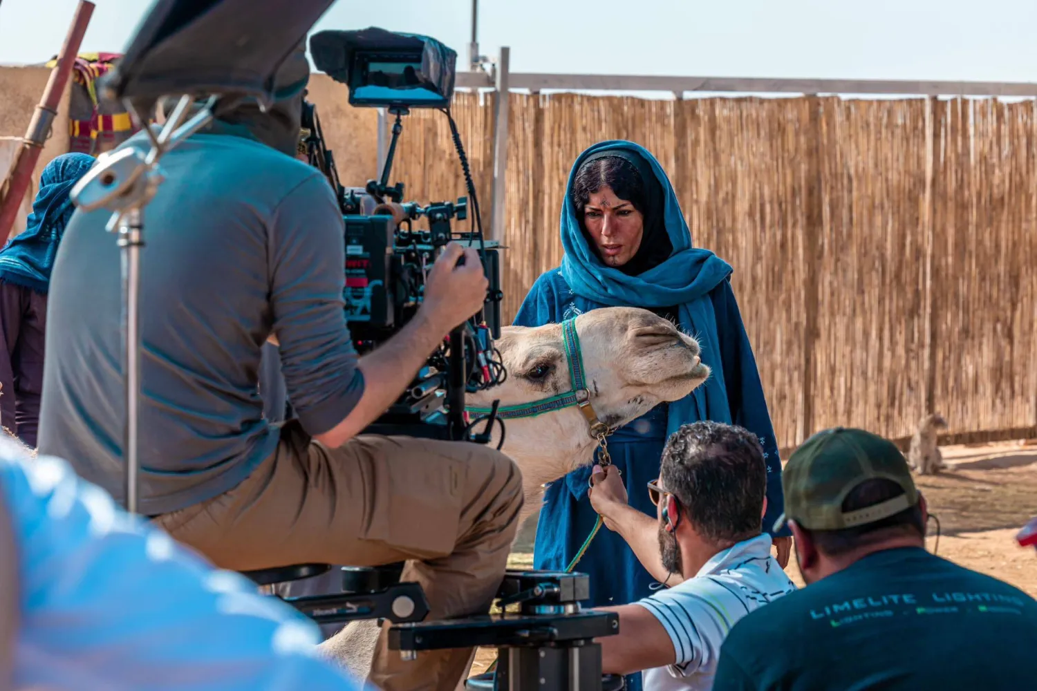 لقطة للفنانة السعودية الشيماء طيب في فيلم «هجان» (البحر الأحمر السينمائي)