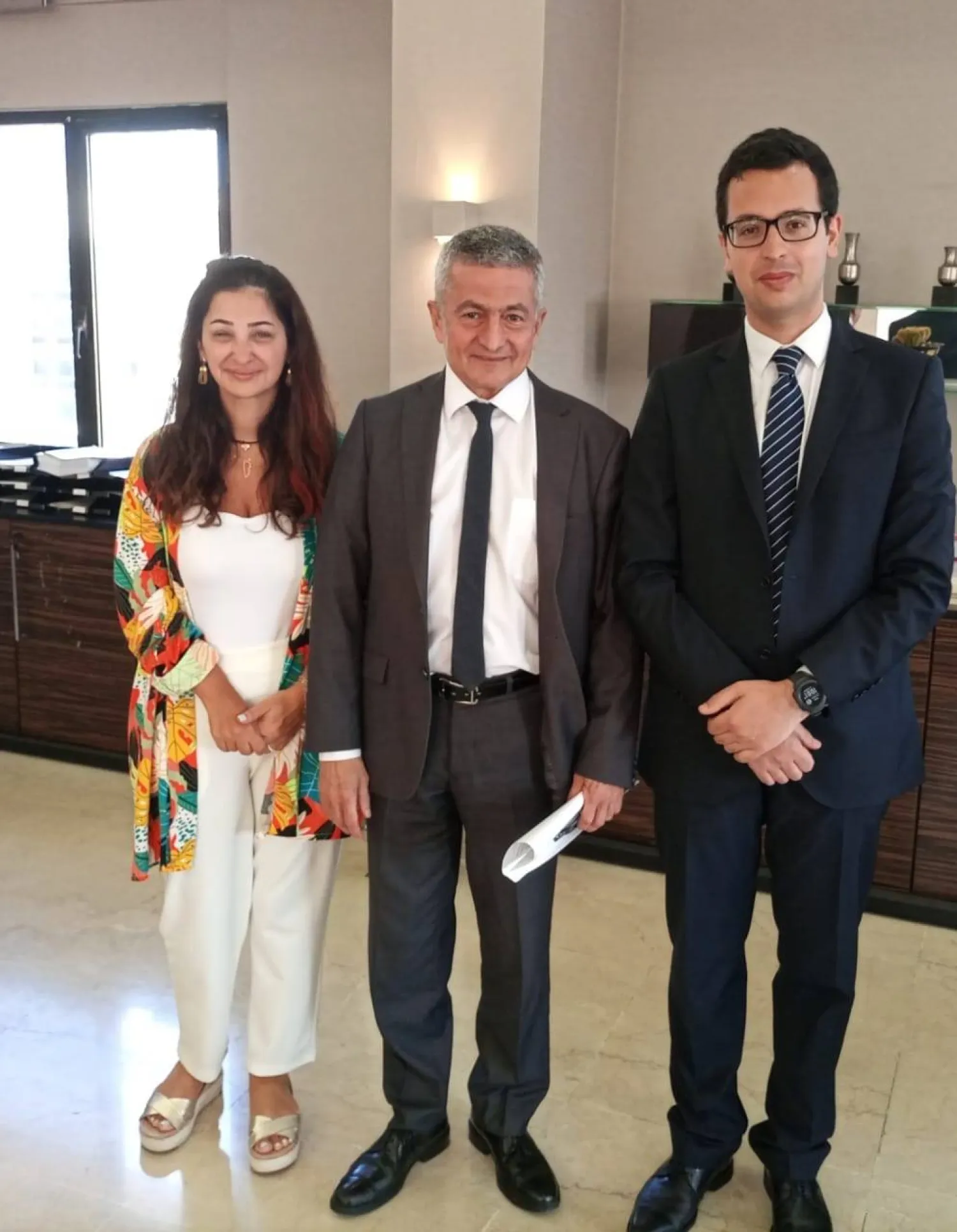 وزير المالية يوسف الخليل أثناء لقاء في يونيو الماضي مع الممثل الدائم لصندوق النقد الدولي في لبنان فردريكو ليما ومسؤولة مكتب الصندوق في لبنان نجلا نخلة (إكس)