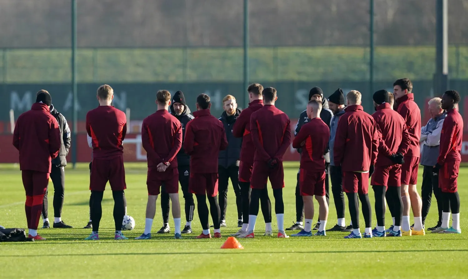 تن هاغ يطالب لاعبي يونايتد بالارتقاء بمستواهم قبل مواجهة البايرن (د ب ا)