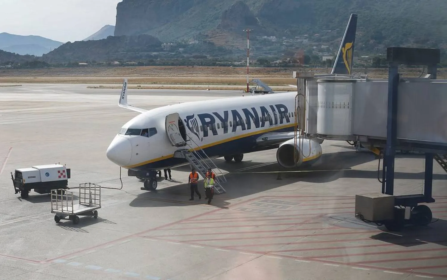 A Ryanair airplane is seen at Palermo Falcone and Borsellino airport, Italy July 10, 2016. (Reuters)