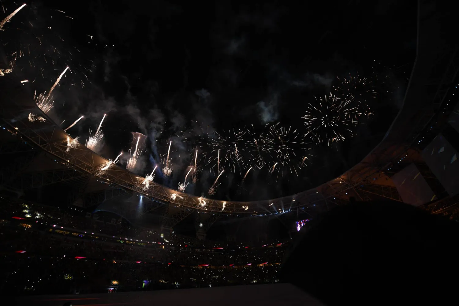الألعاب النارية زينت حفل الافتتاح المونديالي في جدة (تصوير: علي خمج)