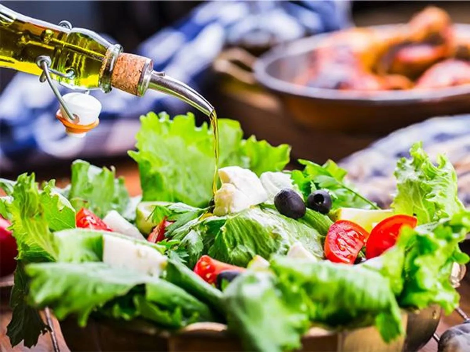 زيت الزيتون يحتوي على مضادات للالتهاب ومضادات للأكسدة (أ.ف.ب)