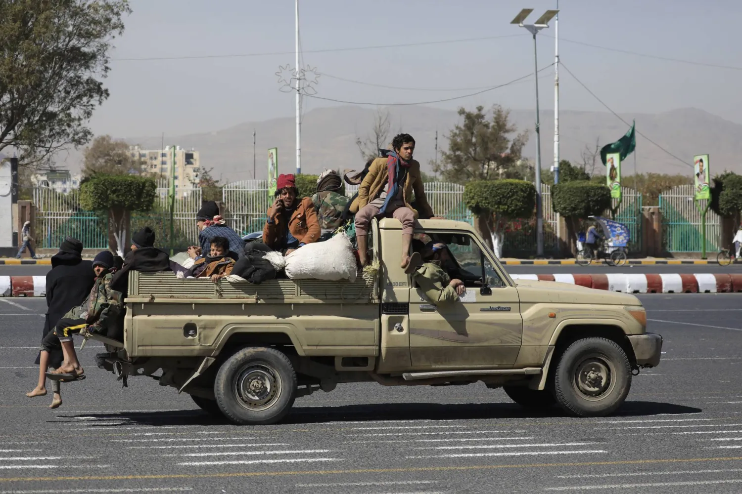 تتهم الجماعة الحوثية بارتكاب آلاف الانتهاكات ضد اليمنيين (إ.ب.أ)