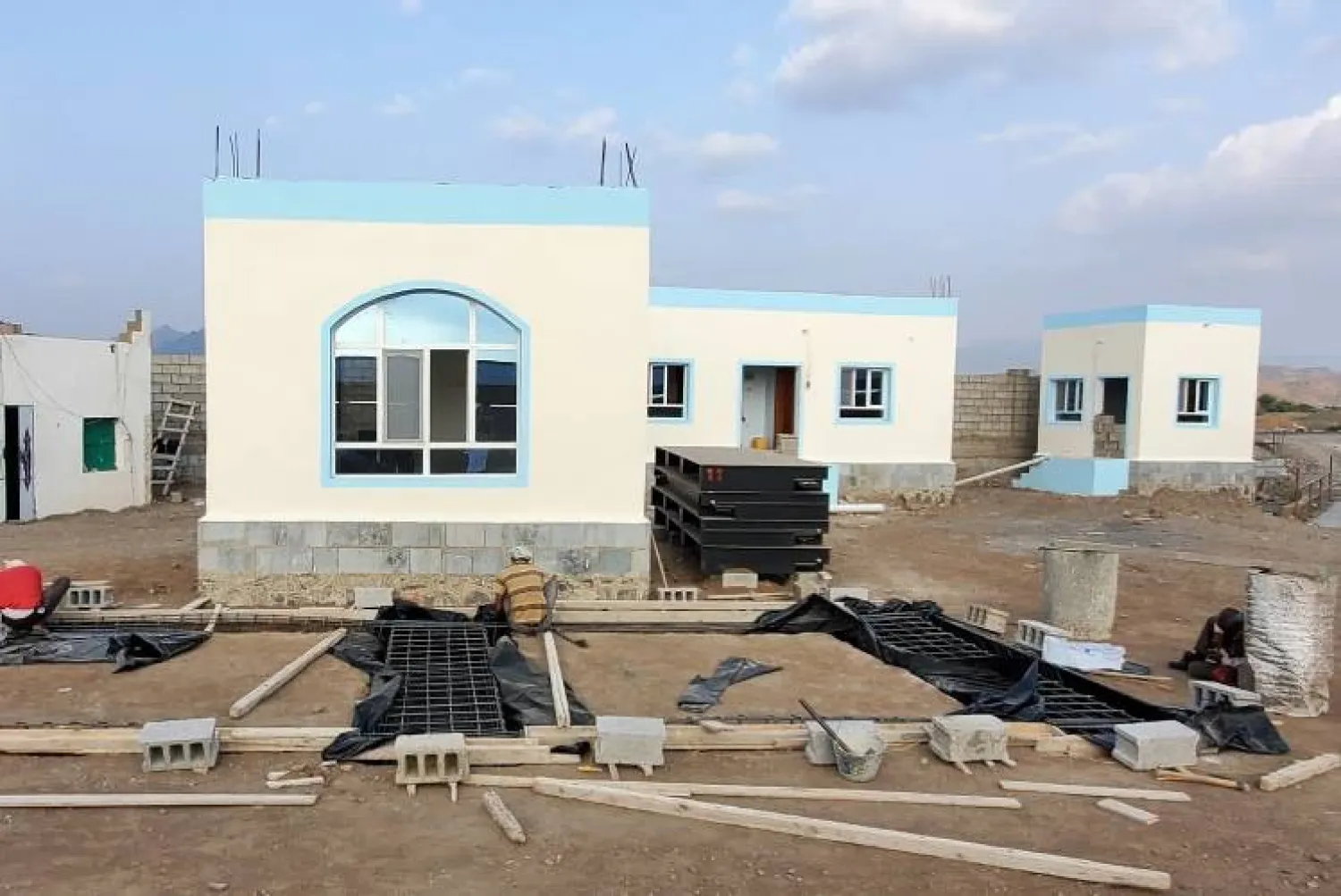 مركز جباية استحدثه الحوثيون على مقربة من إحدى المدن الخاضعة لهم (إعلام حوثي)