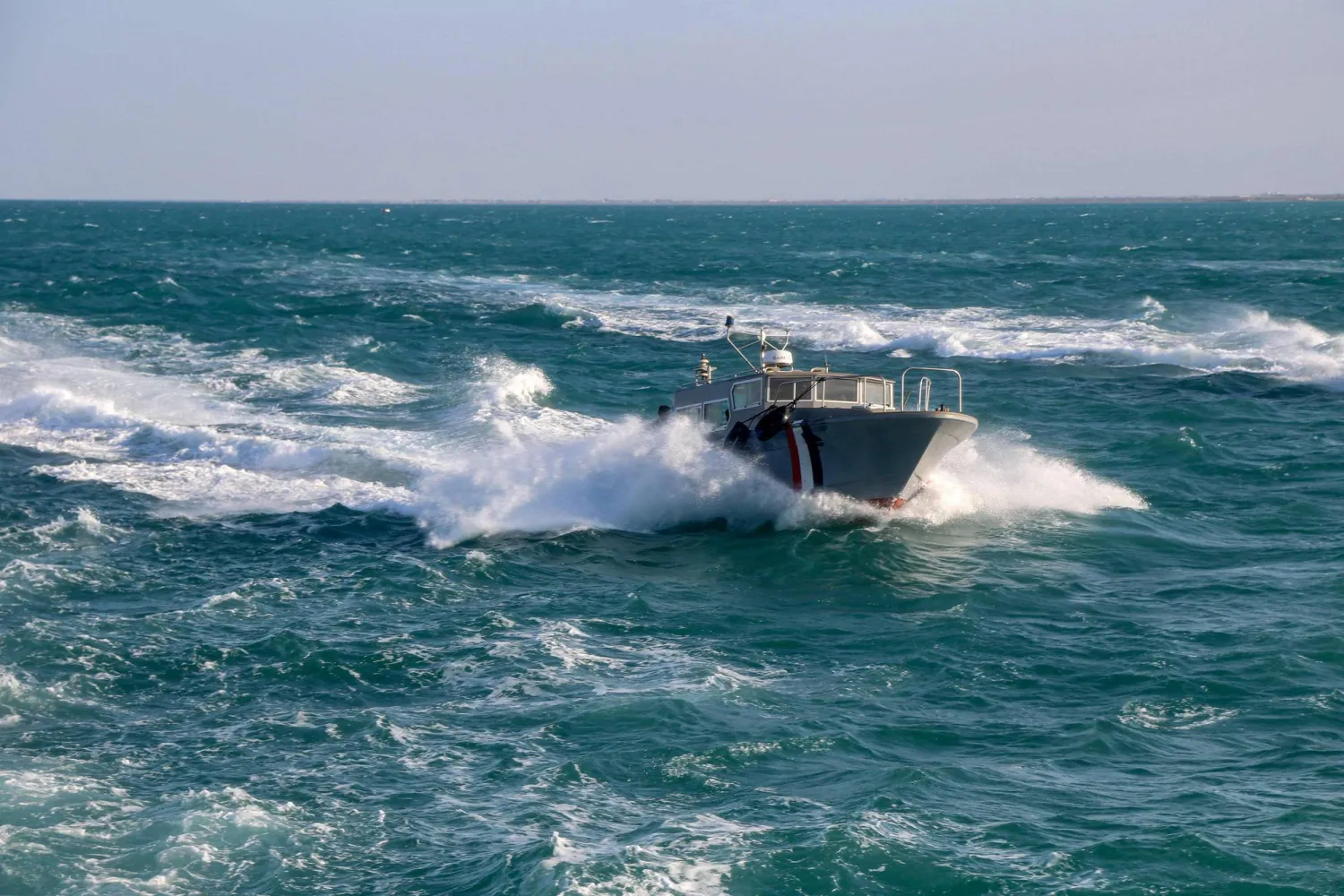 قوات خفر السواحل اليمنية في محيط باب المندب (أ.ف.ب)