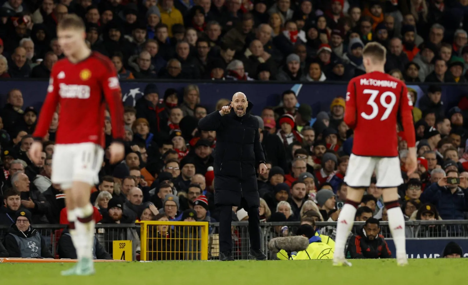 تن هاغ يعاني مع يونايتد في الفترة الأخيرة (رويترز)