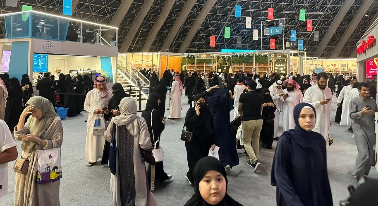 إقبال كبير من الزوار شهده اليوم الأخير من المعرض (الشرق الأوسط)