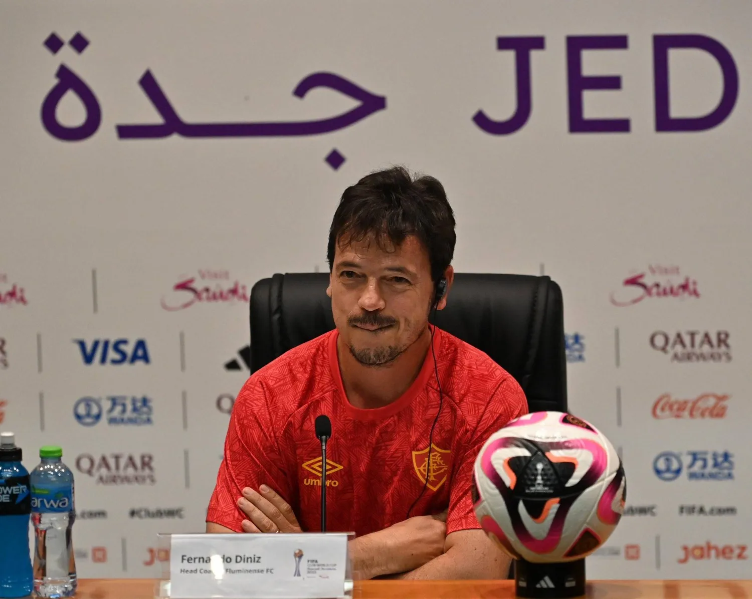 دينيز خلال المؤتمر الصحافي (الشرق الأوسط)