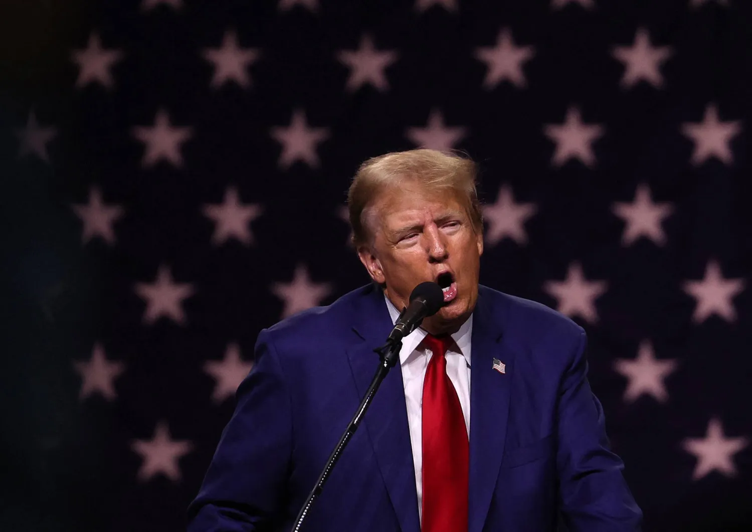 الرئيس الأميركي السابق دونالد ترمب خلال تجمع لحملته في نيفادا (أ.ف.ب)