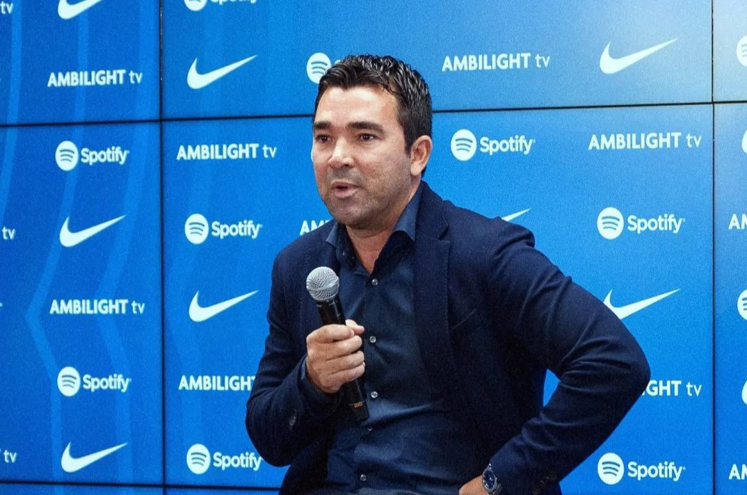 ديكو المدير الرياضي لنادي برشلونة (منصة «إكس»)